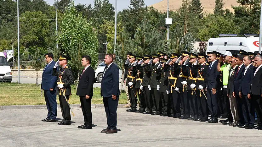 30 Ağustos'un 103. yılı Patnos'ta çelenk sunma töreniyle anıldı