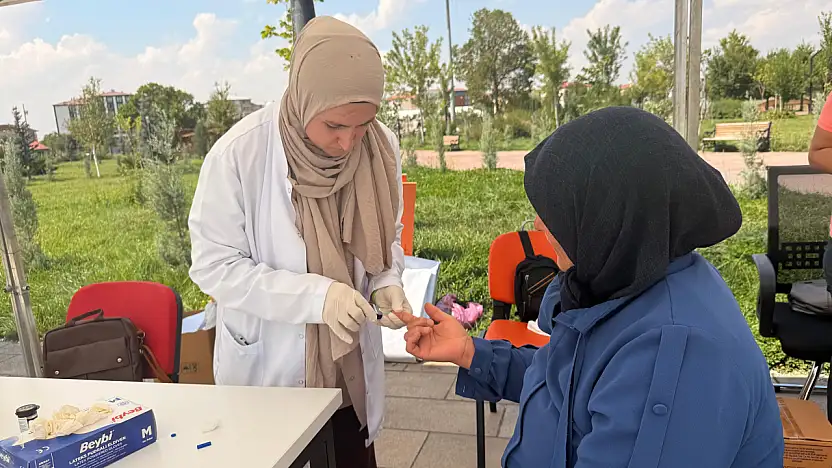 7 gün 7 tema ile halk sağlığı haftası: Ağrı'da stantlar vatandaşlarla buluştu