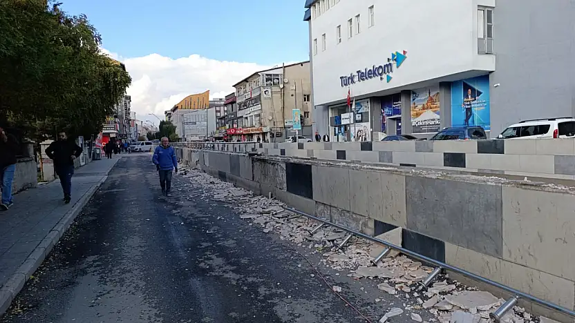 Ağrı alt geçidi onarılıyor kırık taşlar ve mermerler yenileniyor