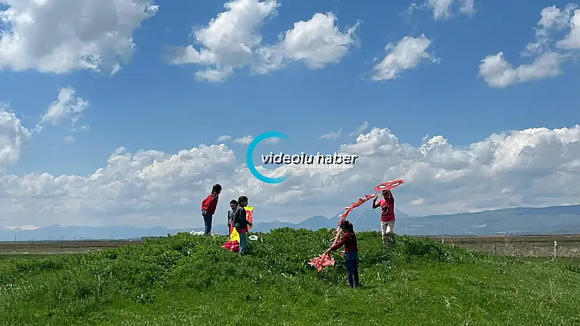 Ağrı Aşkale Köyü'nde uçurtmalar gökyüzünü renklendirdi