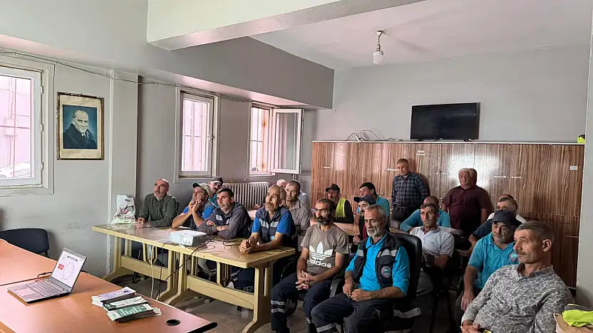 Ağrı Belediyesi çalışanlarına bağımlılıkla mücadele eğitimi başladı
