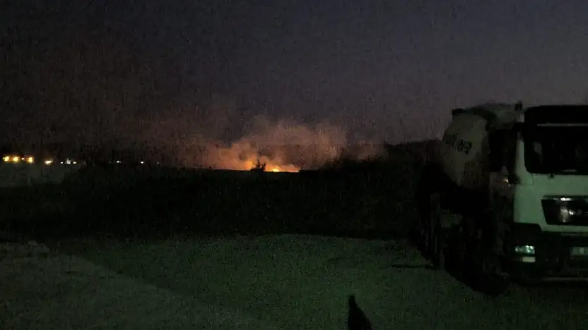 Ağrı çevre yolunda korkutan yangın! alevler geceyi aydınlattı