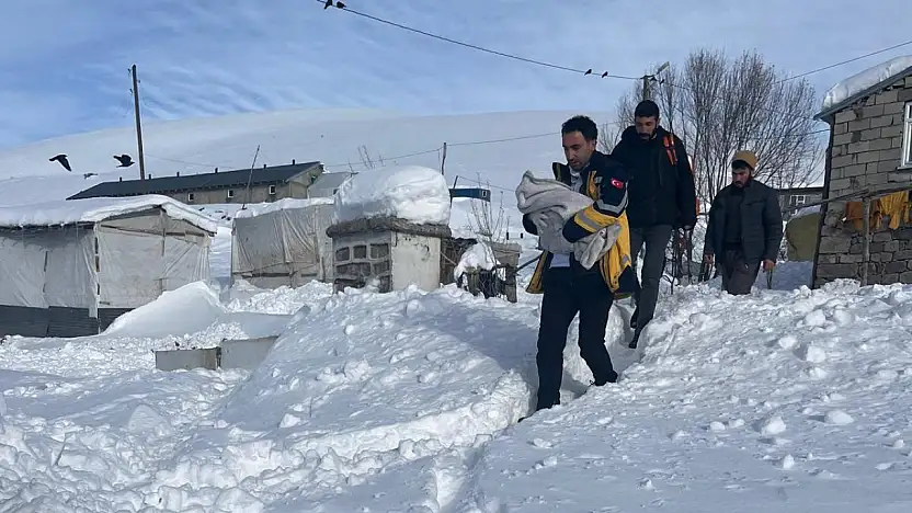 Ağrı'da 112 ekibi başlayan doğumu evde gerçekleştirdi
