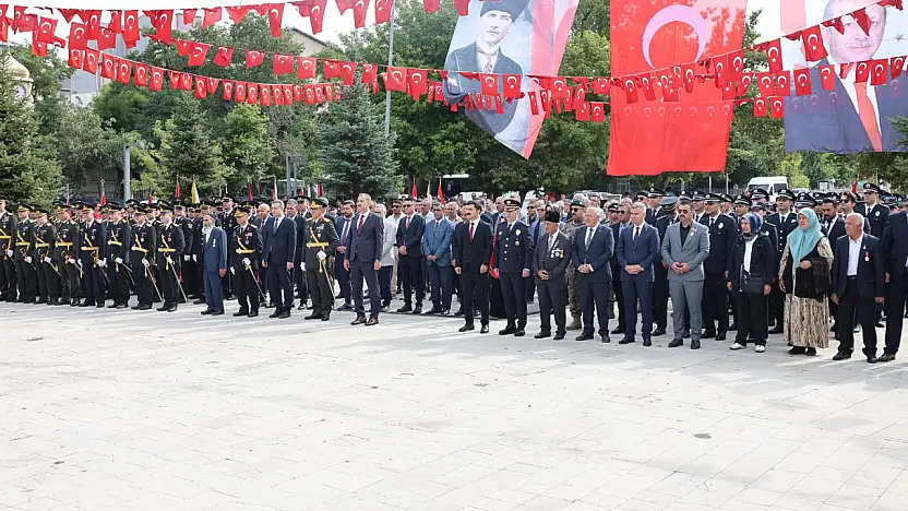 Ağrı'da 30 Ağustos coşkusu: Kent protokolü ve vatandaşlar buluştu
