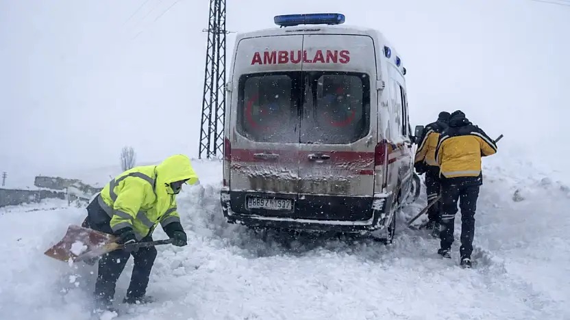 Ağrı'da 4 yaşındaki Berhan için zamanla yarıştılar