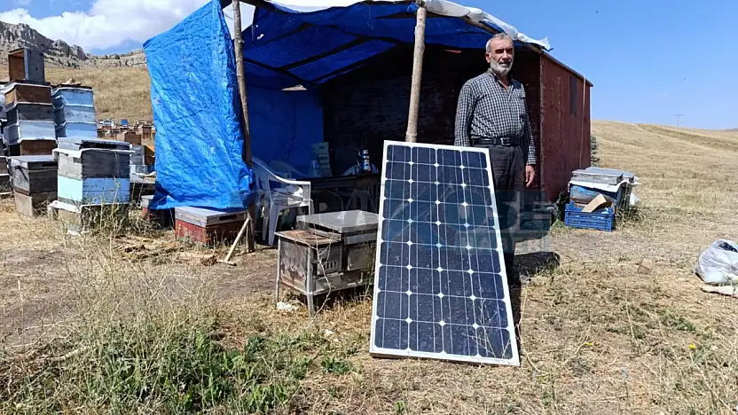 Ağrı'da 40 yıllık arıcı enerji ihtiyacını güneşten karşılıyor