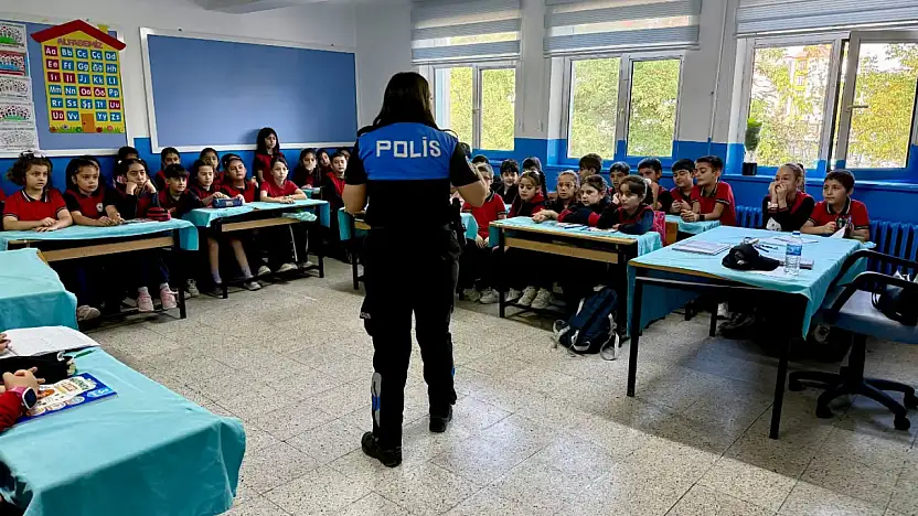 Ağrı'da öğrenciler güvenli internet ve akran zorbalığına karşı bilinçlendiriliyor