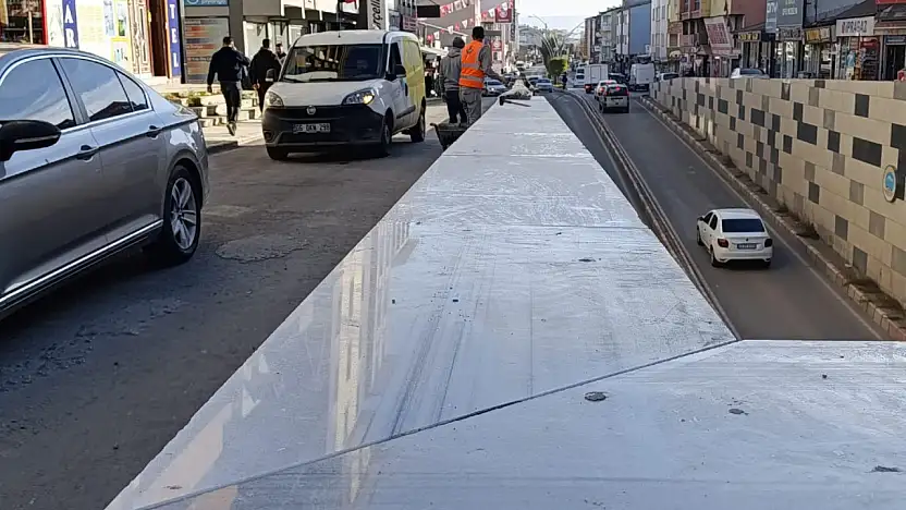 Ağrı'da alt geçitte zemin ve mermer onarımı hızla devam ediyor