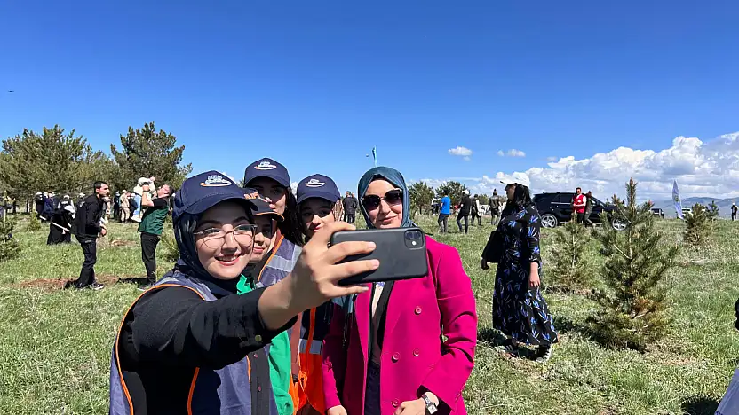 Ağrı'da annelerin sevgisi toprakla buluştu 'Anne Akademisi Hatıra Ormanı' kuruldu