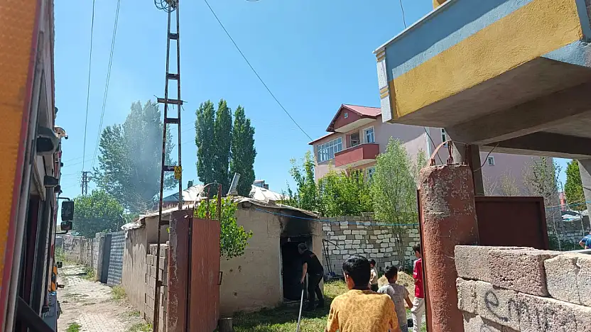 Ağrı'da çıkan yangın paniğe neden oldu