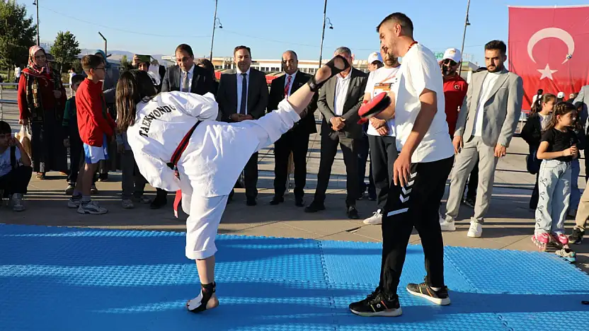 Ağrı'da Avrupa Spor Haftası renkli görüntülere sahne oldu