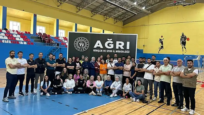 Ağrı'da badminton aday hakem kursu tamamlandı