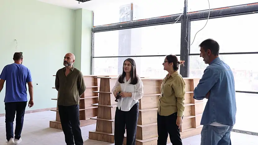 Ağrı'da belediye ekipleri kentin birçok noktasında çalışmalarını sürdürüyor