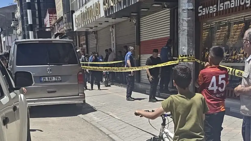 Ağrı'da cadde ortasında silah ateşlendi! Kadın kurşunların hedefi oldu