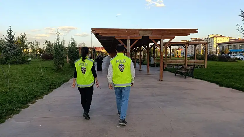 Ağrı'da cadde ve parklarda polis devriyeleri sürüyor