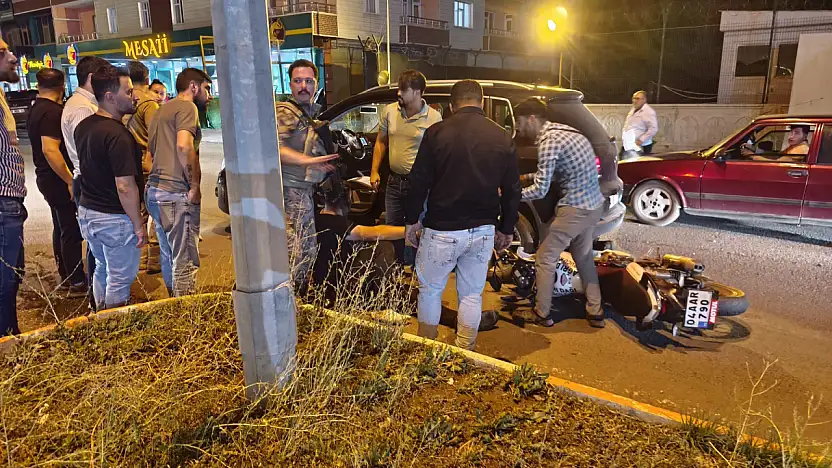 Ağrı'da çarpışma sonrası motosiklet sürücüsü yola savruldu