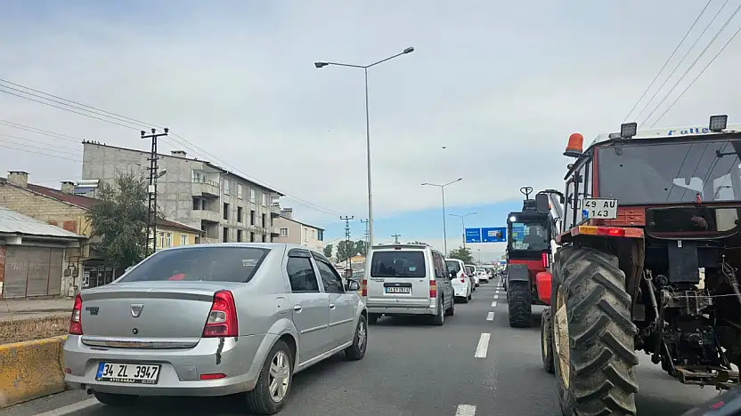 Ağrı'da cezaevi kavşağı'nda trafik kilitleniyor