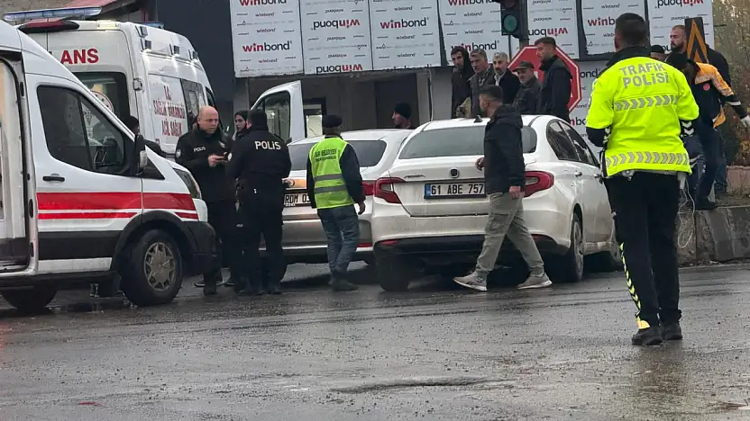 Ağrı'da köprü çıkışında feci kaza! 3 yaralı