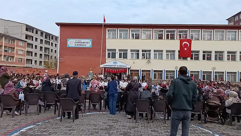 Ağrı'da Cumhuriyet Bayramı coşkusu okul bahçelerine taşındı