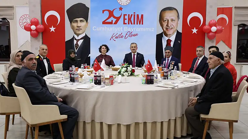 Ağrı'da Cumhuriyet'in 103. yılı resepsiyonla kutlandı
