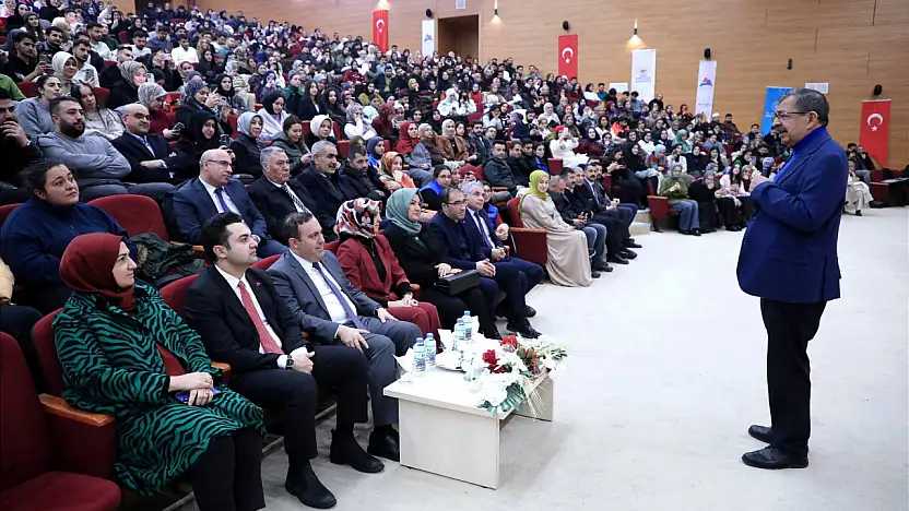 Ağrı'da gençler 'Can Veren Pervaneler' söyleşisinde buluştu