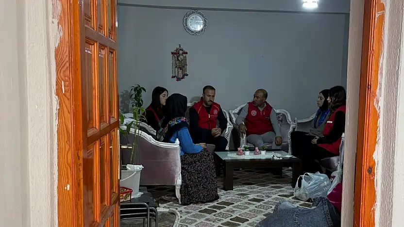 Ağrı'da gençler kapıları bu kez iyilik için çaldı