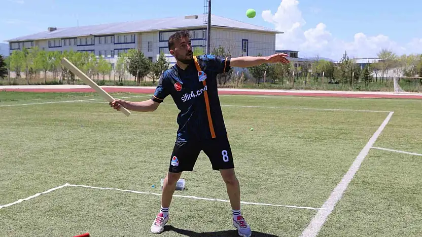 Ağrı'da gençler topa dara ile tanışıyor