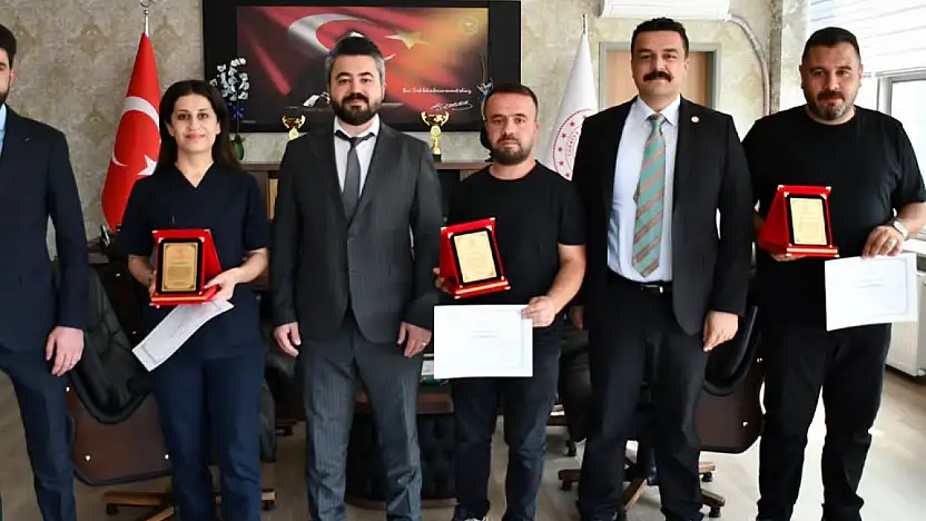 Ağrı'da gezici kanser tarama ekibinin başarısı plaketle taçlandı
