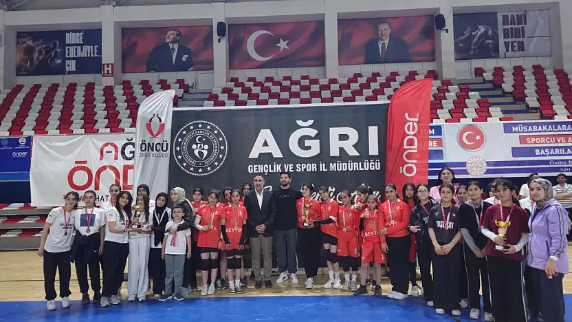 Ağrı'da İmam Hatip Spor Oyunları'nın ödülleri sahiplerini buldu