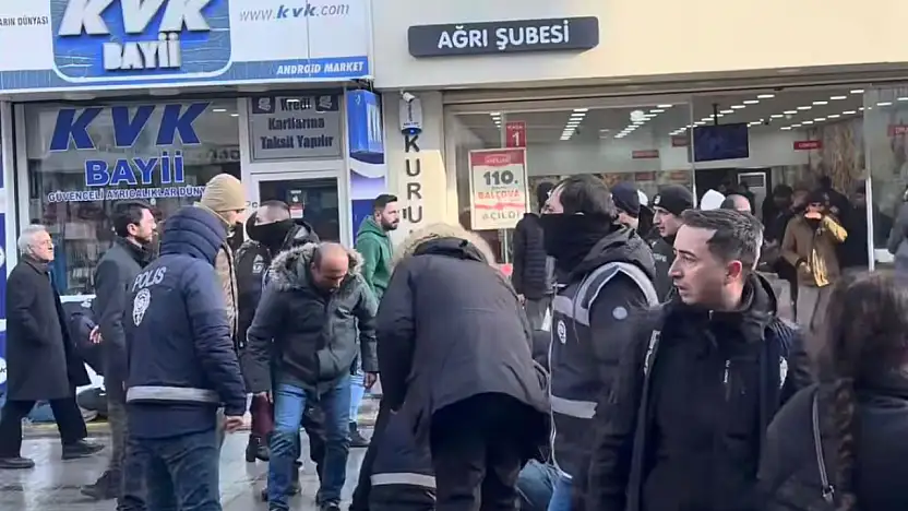 Ağrı'da izinsiz yürüyüşe polis müdahalesi: Çok sayıda gözaltı