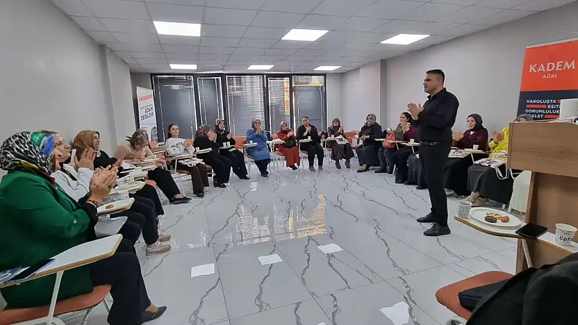 Ağrı'da kadınlar eğitimde buluştu: Aile içi iletişim masaya yatırıldı