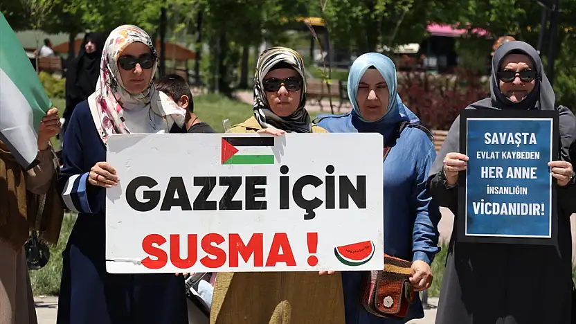 Ağrı'da kadınlar Gazze için gökyüzüne balon bıraktı