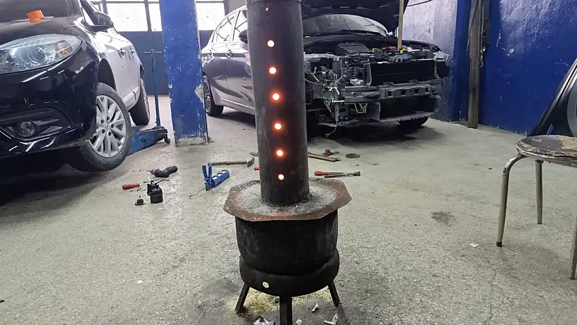 Ağrı'da kaporta ustaları yağ sobasıyla kışa çözüm buldu