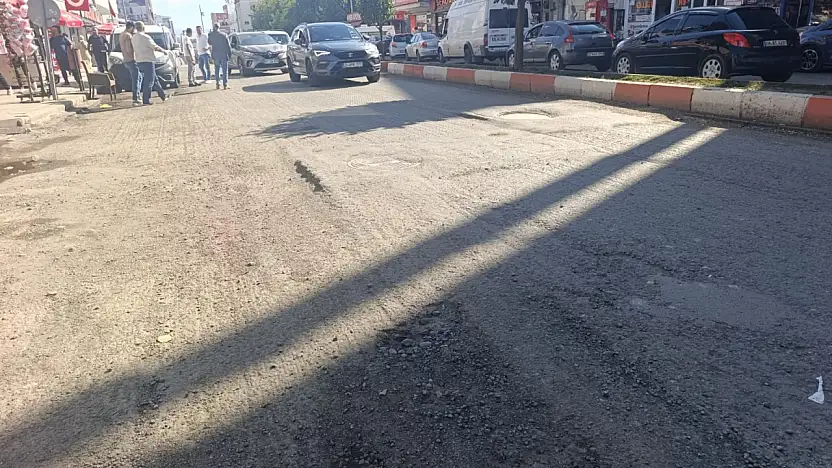 Ağrı'da kazılan yollar tepki çekti! Kağızman ve Yeni Van caddelerinde asfalt bekleniyor