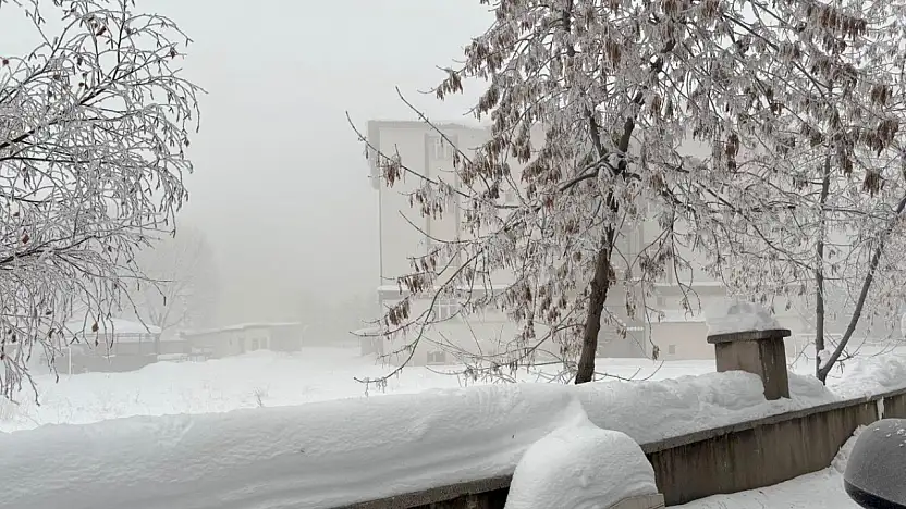 Ağrı'da kış esareti devam ediyor