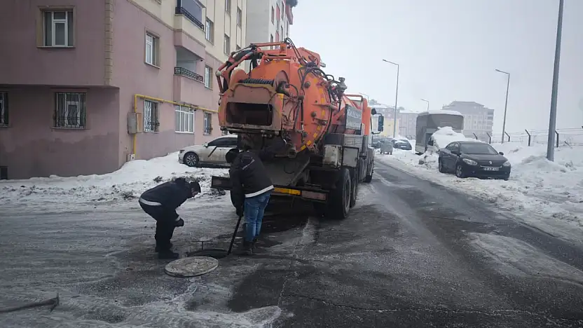 Ağrı'da kış mesaisi: Tıkanan giderler bir bir açılıyor