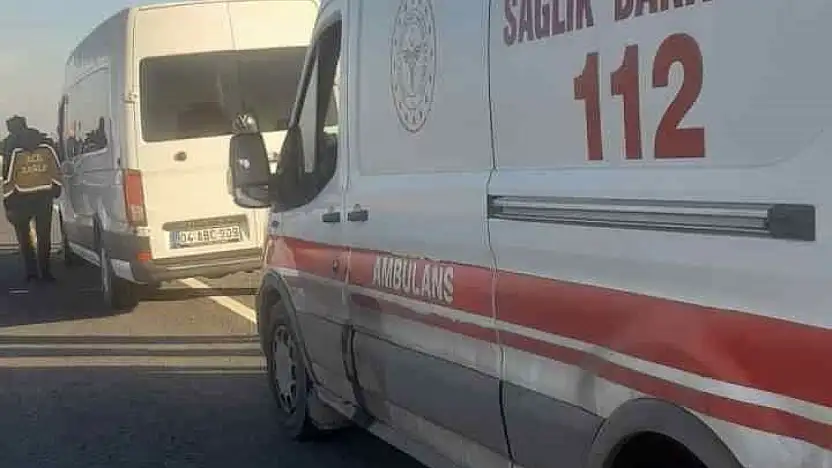 Ağrı'da lastiği patlayan araçta kaza: 1'i ağır 3 yaralı