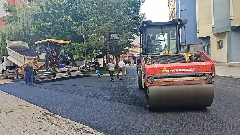 Ağrı'da Leylek Pınar Mahallesi'nde asfalt çalışmalarında sona gelindi