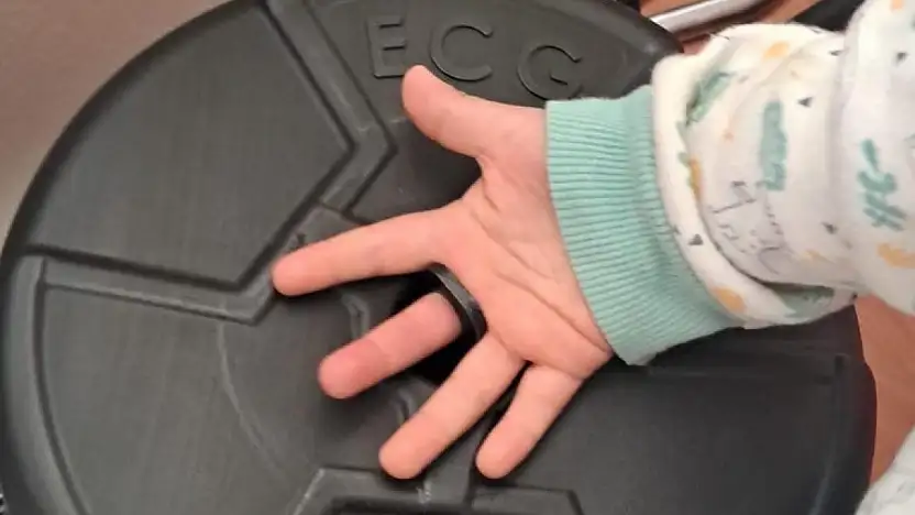 Ağrı'da parmağı spor aletine sıkışan çocuk için ekipler seferber oldu