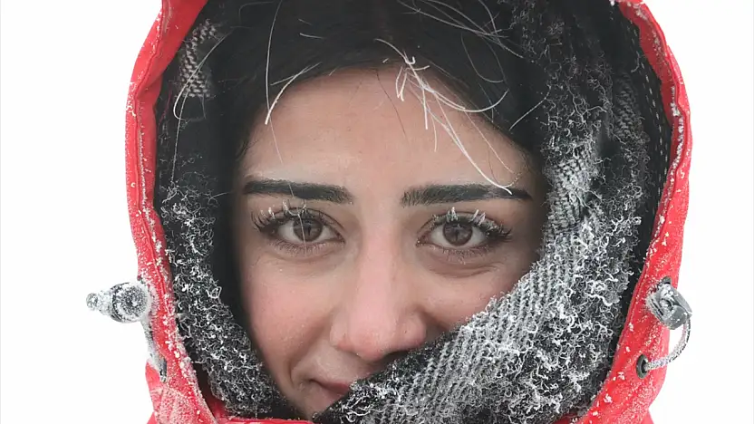 Ağrı'da sabahın erken saatlerinde kırağı ve sis etkili oldu