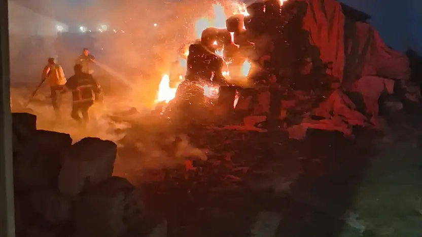 Ağrı'da saman yangını paniğe neden oldu