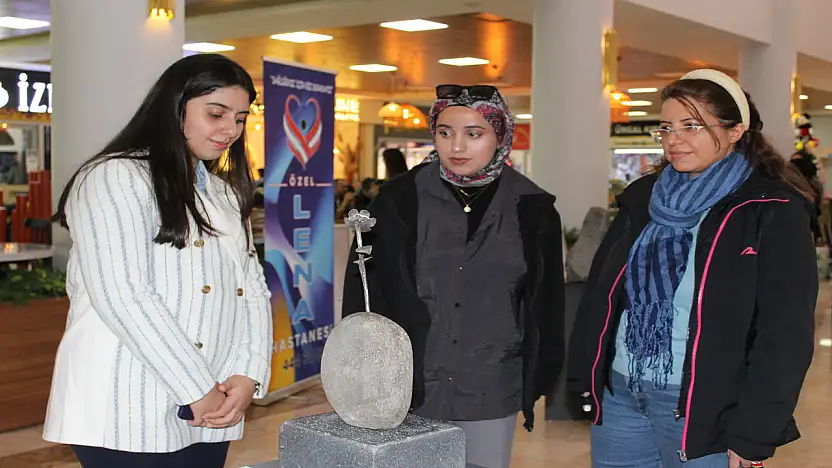 Ağrı'da sessiz bir yeniden doğuş: 'Nuh'un Sessizliği' sergisi ziyaretçilerini etkiledi