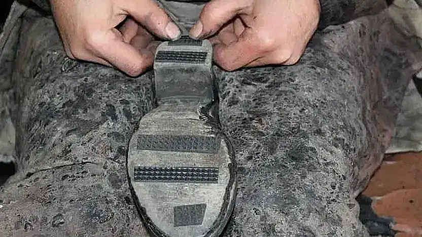 Ağrı'da soğuk hava ayakkabı tamircilerinde hareketliliği artırdı