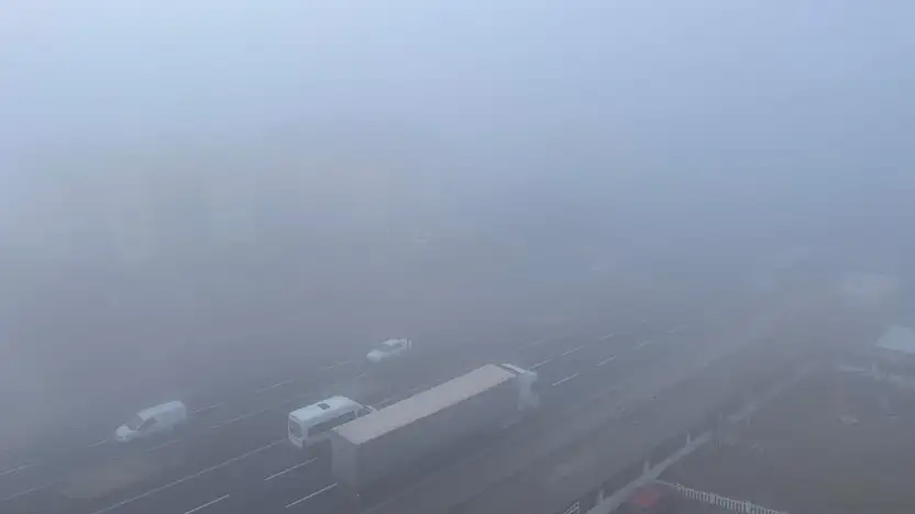 Ağrı'da soğuk hava sisle birleşti, ulaşım zorlaştı