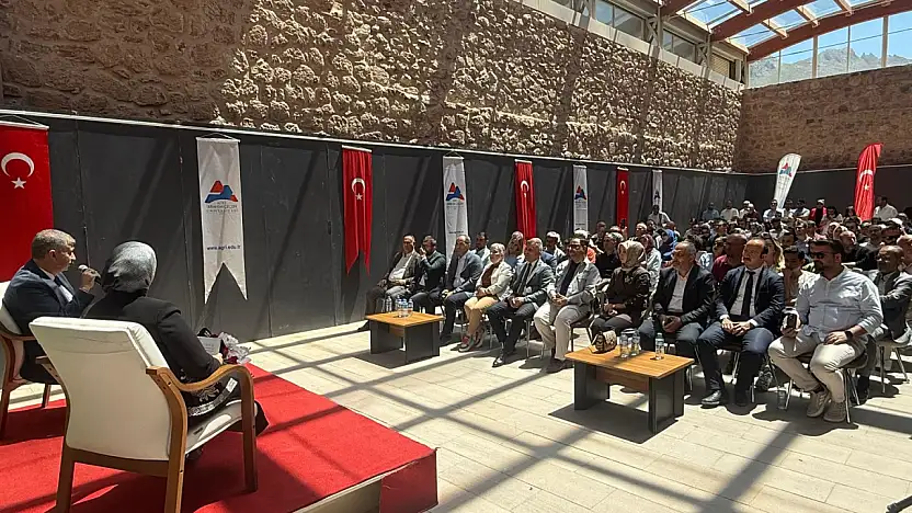 Ağrı'da tarihi sarayda stres ve antioksidanlar masaya yatırıldı