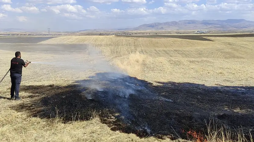 Ağrı'da tarla yangını! Ekipler alevleri kontrol altına aldı