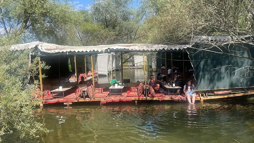 Ağrı'da tatilcilerin tercihi doğayla iç içe noktalar oldu