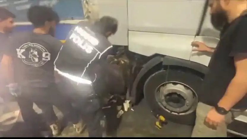 Ağrı'da tırın yakıt deposunda kilolarca uyuşturucu çıktı