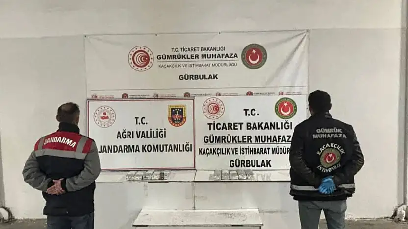 Ağrı'da tırlara gizlenen uyuşturucu jandarma ekiplerince ortaya çıkarıldı