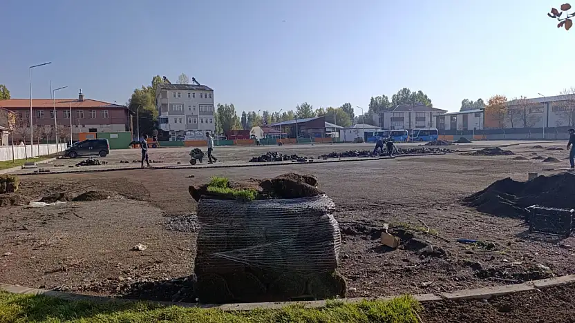 Ağrı'da  trafiğe nefes aldıracak 300 araçlık otoparkta sona gelindi